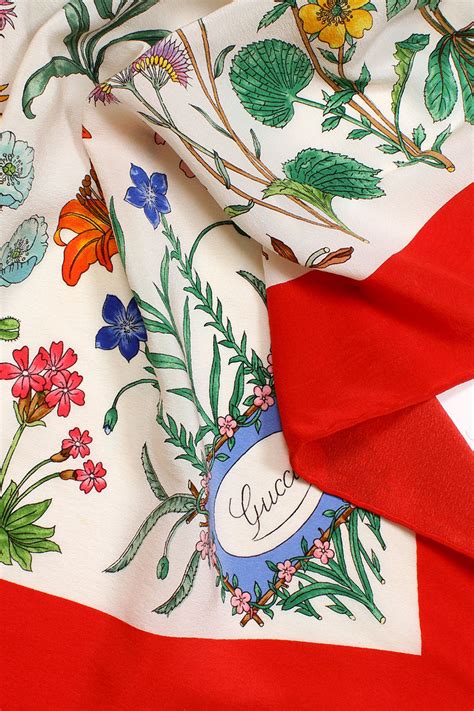 Gucci V. Aconnero Flora Foulard Garden floral rolled silk scarf 32 .